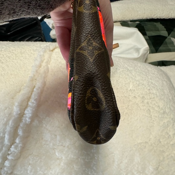 Louis Vuitton RARE Roses Pochette Accessories in like new condition - Picture 7 of 11